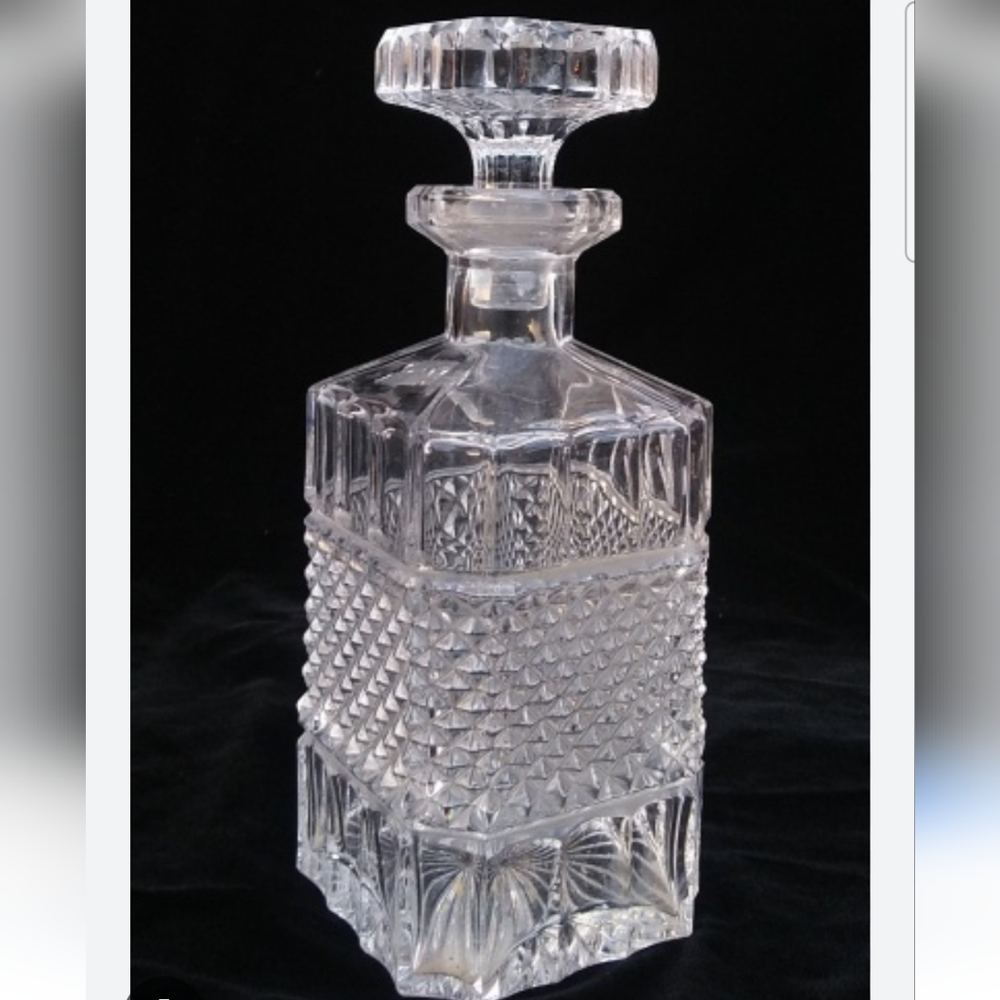 Elegant Clear Glass Decanter